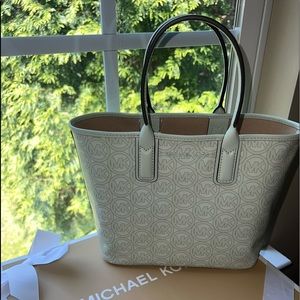 💚Small Michael Kors Tote 💚